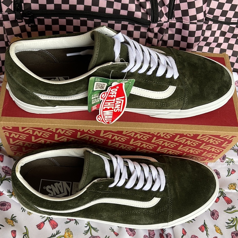 Vans Men’s Old Skool
Pig Suede Grape Leaf
VN0A4BW250K
Sneakers - Picture 3 of 16